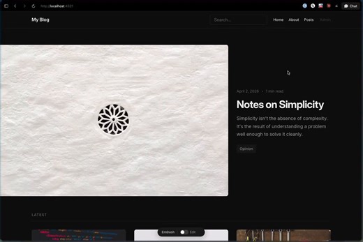 EmDashは、WPでいう「オリジナルテーマ開発」に近い体験ができます。違いは、Astroのコンポーネントベースで書けるので、モダンなフロントエンド開発の流儀でテーマを作れる、という点ですね。✔︎ WP → PHPでテーマを自作✔︎ EmDash → Astro（HTML/CSS/TypeScript）で自作あと面白いのが、「AIエージェントがテーマやプラグインの開発を支援するSKILLファイル」が同梱されている点。つまり、「こういうテーマ作って」とAIに指示すれば、ある程度まで自動で作ってくれる設計思想になっています。