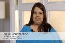 Learning Decolonizing Methodologies in Qualitative Research