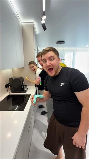 Super mega Velcro works wonders 😂 Family in trend❤️