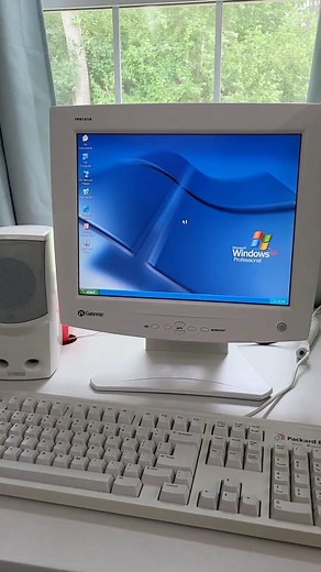 GadgetFam - Tech & Smartphones. | Throwback to the nostalgic days of Windows XP! 🎶 Do you still remember the iconic Start Up Sound? 🪟 📹 @pc_user_486 #windowsxp #windows | Instagram