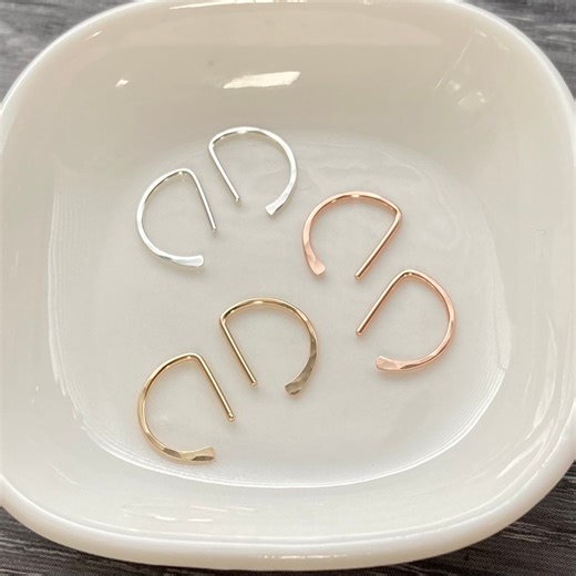 Hammered D Sleeper Earrings: Ear Hugging Half Hoops, 14k Gold Fill, Argentium Silver, Minimalist Jewelry - Etsy
