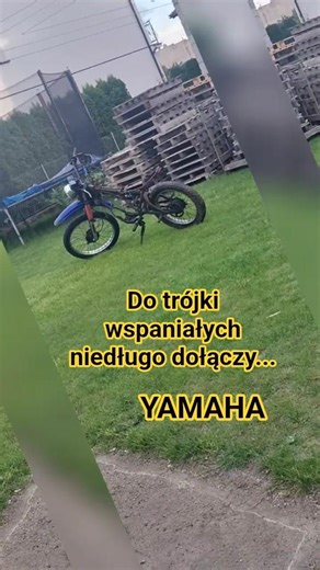 Niedługo Yamaha DT dołączy do tych trzech wspaniałych.