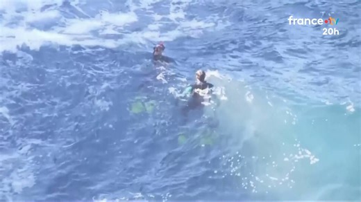 🇪🇸 Terreur aux îles Canaries : une vague géante a déferlé sur une piscine naturelle, emportant tout sur son passage et causant la mort d’au moins 4 personnes. | Le 20h – France Télévisions