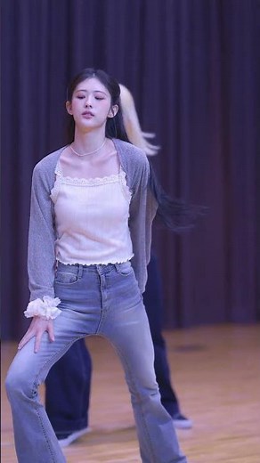 아름답게 안무하는 주니 ( feat 천년유혼 왕조현 ) #아이칠린 #ICHILLIN #주니 #official #오피셜 #팬싸인 #kpop #fancam
