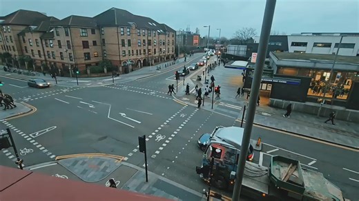 Anyone wanna hear a poem about london thats not very good? here you go... #london #fyp #poem #londonlife #electrician