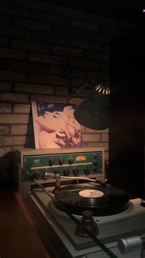 Disfruta La Isla Bonita en el Record Bar de Tokio