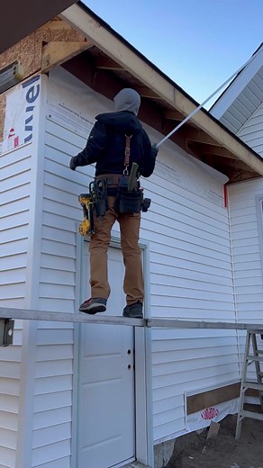 This is how I install soffit J channel. You can’t see it in the video, but there is a line that I’m following to staple it on. I don’t bother using a tape measure as it’s much quicker just to hold it up and go straight to the cut. You may ask why we don’t use F channel here, it’s because it isn’t available. I’ve been doing this for over 20 years and have never seen F channel in my life. Our suppliers don’t bring it in. This is how it’s done in my region - it works. We get wind storms over 60 mph