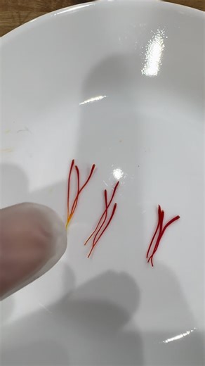 Most people think saffron is just a spice. But it contains over 150 naturally occurring compounds that scientists have studied for decades. The three most talked-about? • Crocin – gives saffron its deep golden color • Safranal – responsible for saffron’s aroma • Picrocrocin – creates saffron’s distinctive taste No wonder saffron has been written about in ancient texts for thousands of years. | Shesrootedhomesaffron