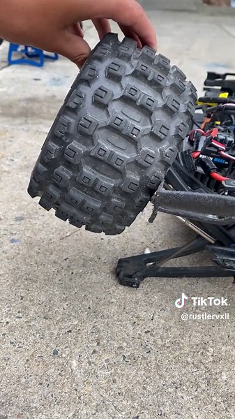 Exploring the Unusual Features of the Traxxas RC Erevo