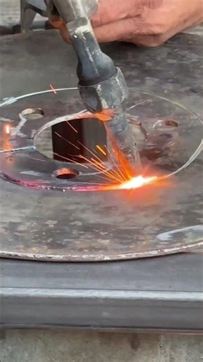 Corte circular en placa de acero #taller #torno #work