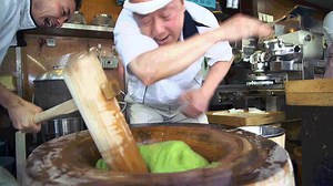 Pounding Mochi with the Fastest Mochi Maker in Japan