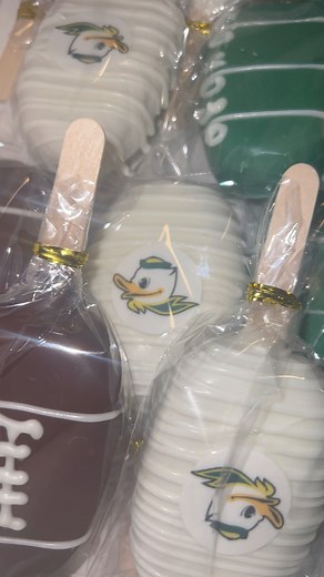 Order custom cakesicles ! Perfect for any event. | SomethingSweet | Facebook