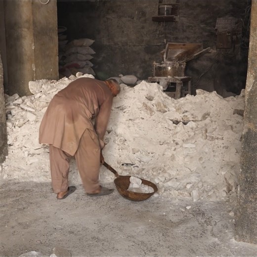 How Salt Is Made – Inside the Salt Manufacturing Process #salt #himalyan #factoryprocess #manufacturing | Manufacture Garage