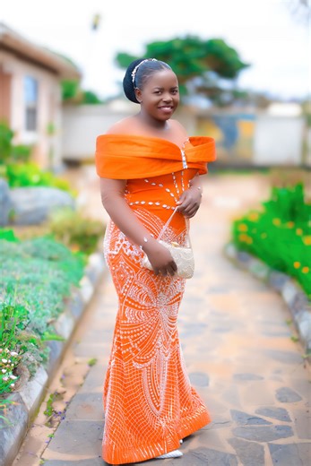 HAKUNA KITU TAMU KAMA KEKI ZA AGUSTA.😂 ➖Mnasemaga Kuna Vitu Vitamu Hivi Mshawahi Onja Keki Zake Nyie au Mnasifiaga Tuu Hivyo Vingine na Unakuta Vinaradha ya Maboga.🤪 ➖Kuanzia Leo Hakikisheni Mnaonja Zile Keki Zake Jamani na Uzuri Huyu Samligo Anapika na Kupika Tena, Pia Wale wa Njee na Njombe Mjini Mnaagiziwa Hadi Mlipo. HEBU WEKENI ODA SASA. Agusta Mligo 0627 526 621. | Mc Monlee