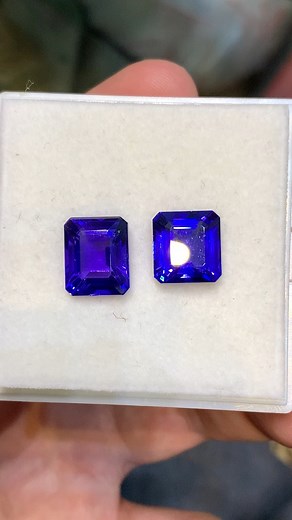 14.7 carats D Color charming Tanzanites are available !! 👉⚖️7.35 carats each 📦Worldwide shipping🌍💵PayPal accepted ✅📩 Pm for price 💌.....#Dtanzanite #raregems #tanzanitejewelry #gemstonecollector #tanzanitebeauty #preciousstones | Malik Gia Gemologist