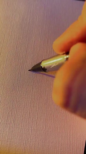 教你写签名设计。|||在这个emo的时间里还能够想起你的名字， 如果是你emo了还能想起那个她你就@她的名字在下面。#书法 #签名设计#个性签名 #私人订制 懒：szy618