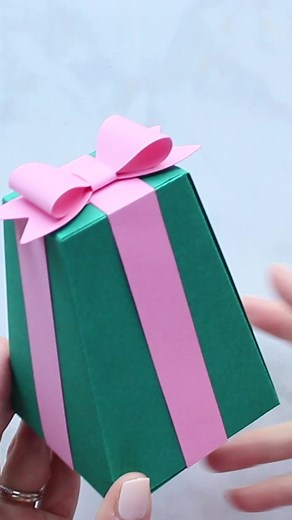 5.8K views · 106 reactions | These small DIY boxes are just the cutest! They're the perfect size for stocking stuffers or small gifts. You can make these yourself with my free SVG file here: https://sweetredpoppy.com/5-cricut-gift-box-template-svg-files/ | Sweet Red Poppy | Facebook