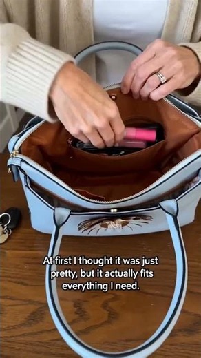 Detailed Look Inside This Beautiful Handbag
