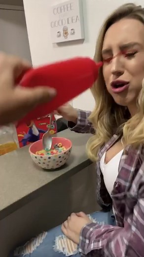 Can’t even enjoy my cereal 😣 @chasiry_ #jessiesims #chasiry #pranks #prankwar #comedy