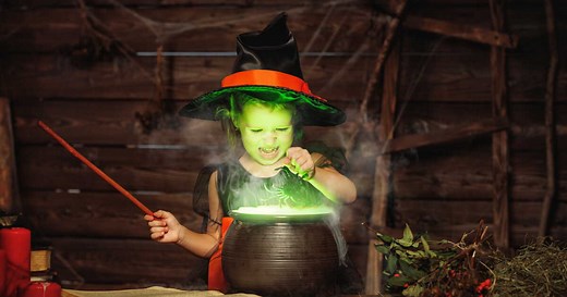 Cocktails pour Halloween : nos 6 recettes de potions de sorcières (sans alcool) à préparer avec les enfants