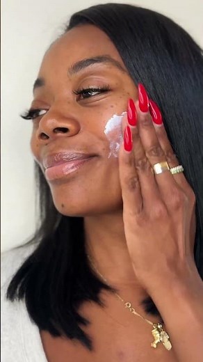 Texture Reveal: Revitalizing Supreme+ Moisturizer Youth Power Crème