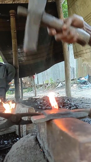 Real Blacksmith in Action Traditional Iron Work. #blacksmith #handmade #tools #fbreelsfypシviralシ | Carlos Hickman