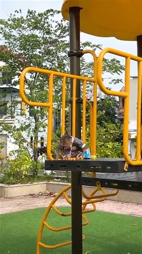 Lala obediently asked grandma's permission to go to the park to play! #Monkeylala #Lalaupdate | Lala Update