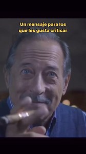 "Juzgar a una persona no define quién es ella, define quién eres tú." Cuando emitimos juicios apresurados sobre otros, a menudo proyectamos nuestras propias inseguridades y miedos. Es como si miráramos a través de un cristal distorsionado, inventando historias que pueden alejarse mucho de la realidad. En lugar de juzgar, podríamos practicar la empatía, buscar comprender y recordar que todos enfrentamos luchas invisibles. Así, evitamos caer en la trampa de completar la información desconocida con