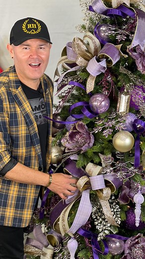 Here is a tip on how to finish your #christmas tree and make it look finished and festive. The last step on my Christmas tree decorating four step process is always accent ribbon. Adding these extra loops makes your tree sing. Let me show you how I do it. . . . #christmas #christmasdecor #christmastree #christmasdecorations🎄 #christmas2025 | Ramon - at HOME