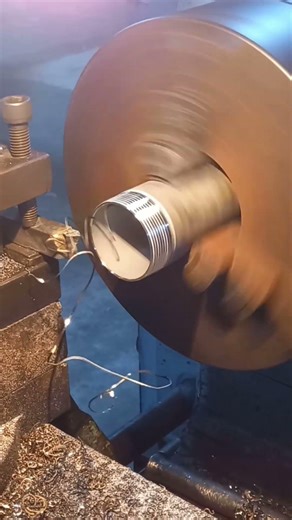 How many machine to the 2" pipe thread cutting 🤔🤔