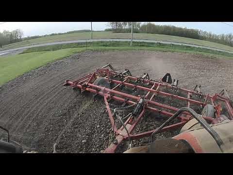 IH 1086 with the Field Cultivator 2020