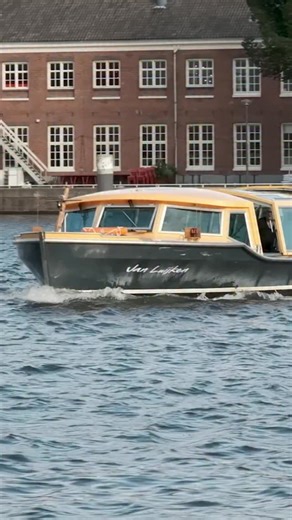 Decathlon Skateboarding on Instagram: "PRO MODEL SURPRISE for @rooszwettie ! Watch Decathlon Skateboarding rider, Roos Zwetsloot, realizing her dream of getting her very first pro model deck! To celebrate this once-in-a-lifetime moment, we secretly gathered her family and friends for the big surprise, pure skateboarding joy right here ! Stay tuned for Roos’ newest part ‘Blossoms in Amsterdam’ to be released tomorrow ! #decathlonskateboarding"