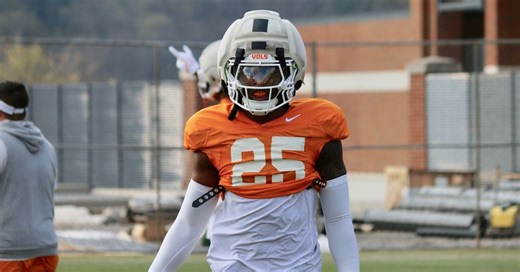 Tennessee football practice observations: Vols work in full pads for first time in spring ball