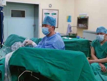 Transurethral laser combinefld with plasma kinetic enucleation of prostate1470激光 等离子电刀，剜除前列腺，既减少出血，又缩短手术时间，创面又平整，恢复更快，完美。#1470激光 #前列腺切除#前列腺增生#微创手术#经自然腔道手术