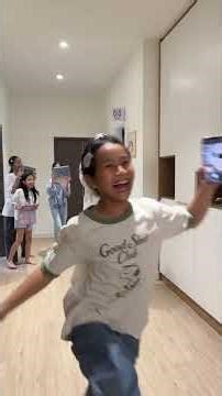 clothes swap prank 2025 จับฉลากปีใหม่ ธีมชุดที่เพื่อนจะไม่ซื้อมาใส่ 🤣🤣 #christmas2025 #จับฉลาก