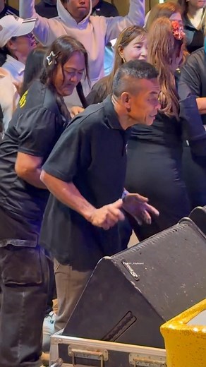 8.3K views · 206 reactions | ช่วยด้วยยย ไฟดูดดดดดด #ศรสุพรรณโชว์ #Sakon_Keyboard  | Sakon Keyboard | Facebook