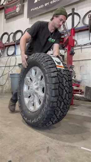 DODGE RAM 2500 CUMMINS HD TIRE CHANGE