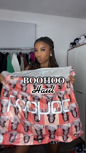 Stylish Boohoo Haul: Trendy Outfits Showcase