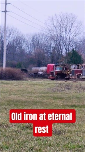 old autocar dump trucks #automobile #trucks #dumptruck #hopecore #oldiron