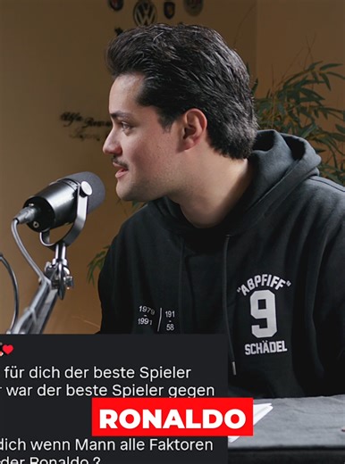 Zwei Ausnahmespieler, zwei völlig unterschiedliche Typen – und beide haben den Fußball geprägt. Messi mit seiner Leichtigkeit, Technik und Spielintelligenz. Ronaldo mit Mentalität, Athletik und diesem unbedingten Siegeswillen. Am Ende ist es Geschmackssache – und genau das macht die Diskussion so spannend. 👉 Was sagt ihr: Messi oder Ronaldo? Mehr dazu in der aktuellen Folge – jetzt auf YouTube bei Abpfiff Schädel. Schaut gern rein!