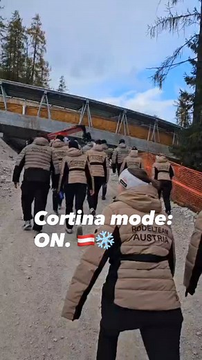 10K views · 597 reactions | Wo Champions die Linie finden.  Ankommen. Durchatmen. Fokus. In Cortina spürt man, dass die neue Saison vor der Tür steht. ❄️ Diese Woche stehen Bahnbesichtigung und die ersten Trainingsläufe am Programm. Schritt für Schritt Richtung Topform.  Die Spannung steigt – das Eis ruft!  #RodelAustria #TeamAustria #Cortina2025 #TrackWalk #SeasonStart | Rodel Austria - Kunstbahn | Facebook