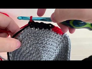 Faire suivre les fils de la tuque Kanūuk.