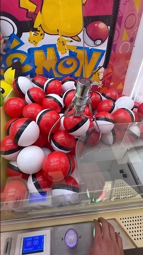 大量のモンスターボール台から選び抜いた1つを開けてみたらまさかの... #shorts #クレーンゲーム #ufoキャッチャー #ゲーセン #clawmachine #arcade #ポケモン