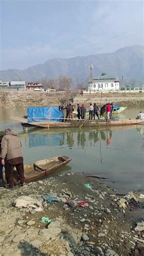 #BREAKING: 2 years after Gandbal boat tragedy, locals spot hu, man foot. | Live Kashmir youth power