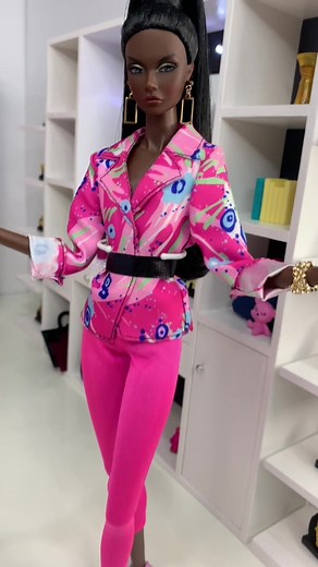 Buenos días Chanel #BarbieGuatemala #MissDollGuatemala #BarbieCollector #MissGuatemala #Barbie #IntegrityToys #FashionRoyalty #DollCollector #ParaTi #MissDoll #ChanelOberlin #ScreamQueens