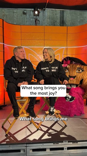This pair is firing off answers hotter than croissants in the oven! Watch Todd Chrisley & Julie Chrisley perform & reveal as #CroissantsMask on #TheMaskedSinger, streaming now on Hulu. | The Masked Singer