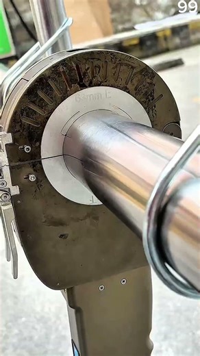 Handle with control panel shows airflow and heat buttons