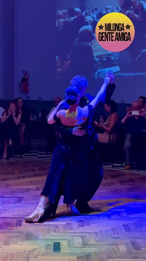 Patricia & Jakub Grzybek „Los Polacos” on Instagram: "Świętujemy 10-lecie tańczenia pokazów w stolicy tanga. 10 lat temu wyszliśmy solo na parkiet w Buenos Aires po raz pierwszy. Tutaj Salón Canning i Milonga @milongagenteamiga – miejsce absolutnie wyjątkowe. Właśnie tutaj zatańczyliśmy nasz pierwszy pokaz w Argentynie na @parakulturalmilonga Od tamtego czasu wystąpiliśmy w Buenos Aires do tej pory (uwaga) już 67 razy. 67 momentów ciszy przed muzyką. 67 razy Buenos Aires biło brawo. Dziękujemy w