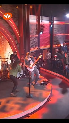 Timo Somers on Instagram: "Had SO much fun rocking with the more than awesome @floor_jansen_official on Dutch National Television last week for the program 'Als IK het zing' on @omroepmax_ . Thank you so much Floor, @thejimmys.official and Omroep Max for the good times and the trust! The average attention span on my Instagram videos is a whopping 7 seconds, so therefore here's the solo part only😅. But make sure to check out the full version, link in my bio! ❤️ #floorjansen #skunkanansie #weak #