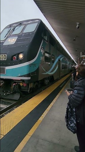 Metrolink arriving at LA Union Station Cabcar #680